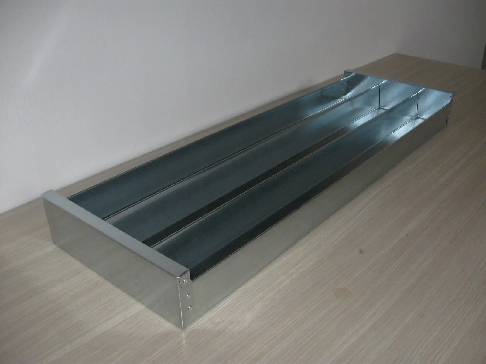 Metal core trays